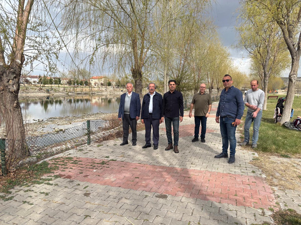 Bölge Müdürümüz Sayın Rahmi Şahin, Avanos Belediye Başkanı Sayın Mustafa Kenan Sarıtaş ile birlikte, ilçe merkezinden geçen Kızılırmak Nehri üzerinde incelemelerde bulundu. Gerçekleştirilen ziyarette, nehrin mevcut durumu ve yapılabilecek çalışmalar hakkında incelemede bulunuldu