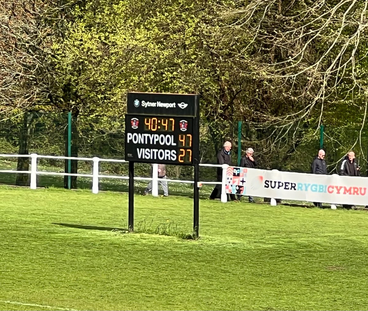 jobrad69's tweet photo. @PontypoolRFC what a great game! Well done boys and Happy Easter! 🇾🇪🐣✝️ https://t.co/bhpOGRftpS