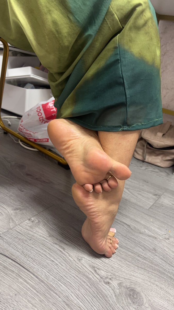 Escape reality, Embrace submission 🫵👣👅