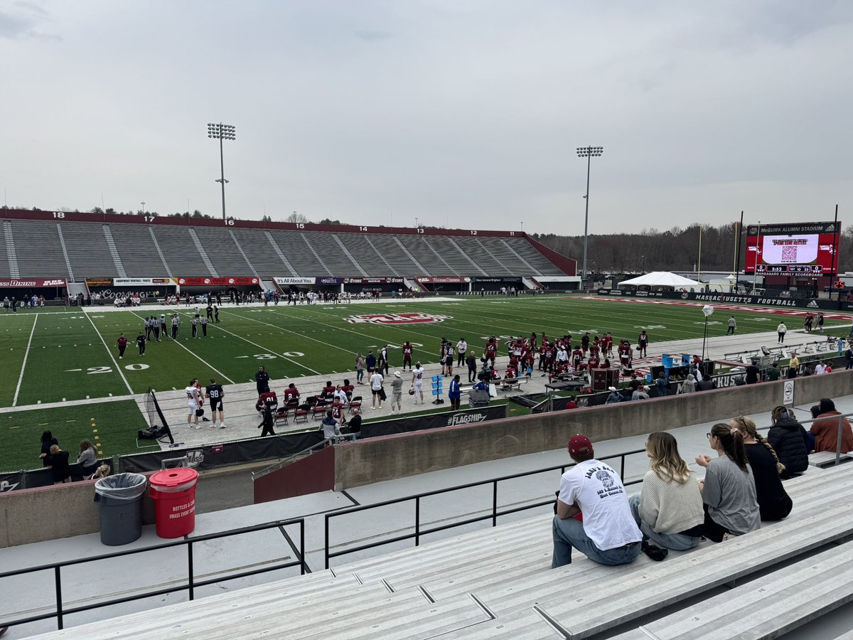 AmherstPH's tweet photo. @TheCursiveU @TheMassCo @UMassAthletics @UMassFootball @UmassReindeer @UMassTwittter https://t.co/AKt20XmQNR