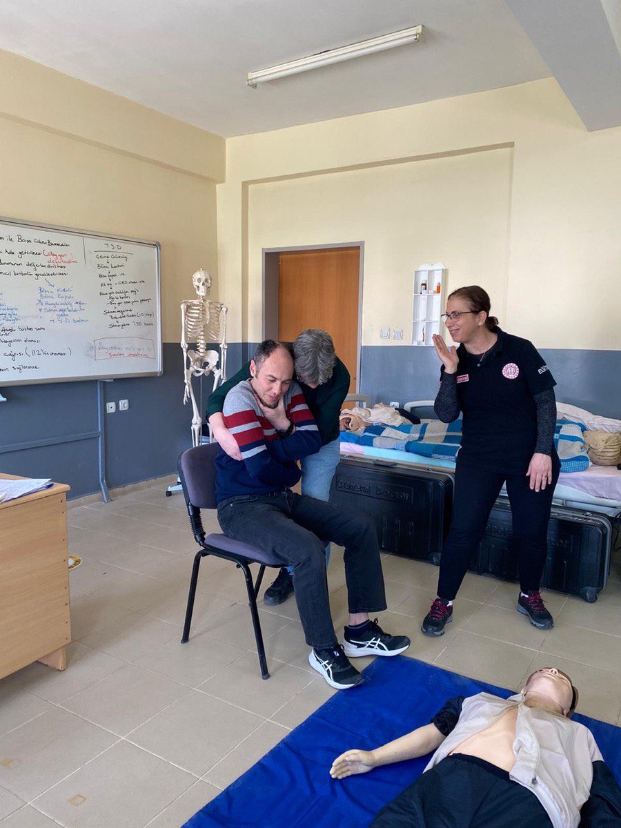 Balıkesir İlk Yardım Merkezi şöförlere İlk Yardım kursundaki RENTEK manevrasının uygulamaları⁦<a href="/meb_dhgm/">Destek Hizmetleri Genel Müdürlüğü</a>⁩ ⁦<a href="/mebisgb/">İşyeri Sağlık ve Güvenlik Birimi Daire Başkanlığı</a>⁩ ⁦<a href="/ozkan_meb/">Özkan AVCI</a>⁩ ⁦<a href="/balikesirmem/">Balıkesir İl Millî Eğitim Müdürlüğü</a>⁩ ⁦⁦@AltieylulMEM⁩ <a href="/balikesirisgb/">Balıkesir İl MEM İşyeri Sağlık ve Güvenlik Birimi</a>⁩ ⁦<a href="/iznikpancarci/">Berrin PANCARCI</a>⁩