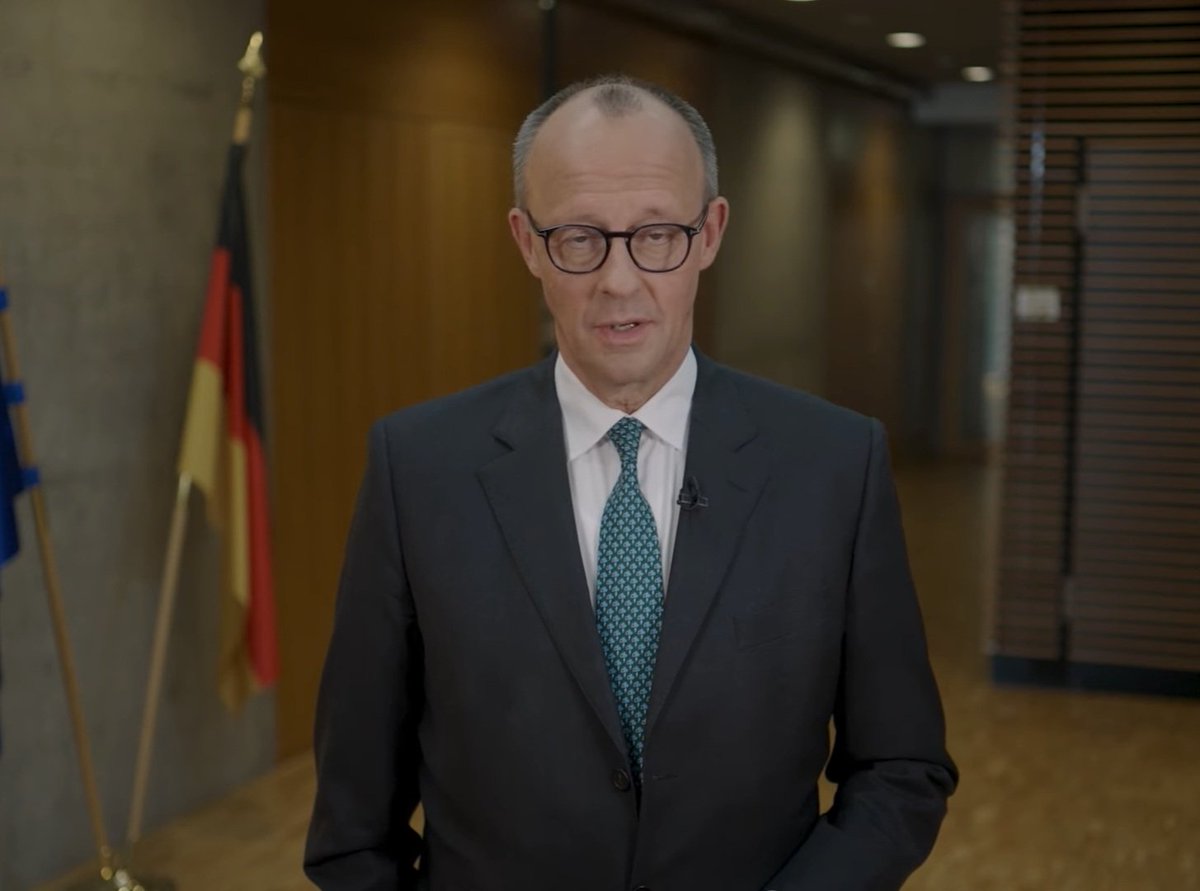 realNeumaier's tweet photo. Friedrich #Merz spielt schon den Kanzler, obwohl er nicht mal im Amt ist.
Seine Osteransprache kann er sich sparen – nach dieser Wählertäuschung wollen wir nichts mehr von ihm hören. #Ostern #Osterfeier https://t.co/EL2ZzlEbag
