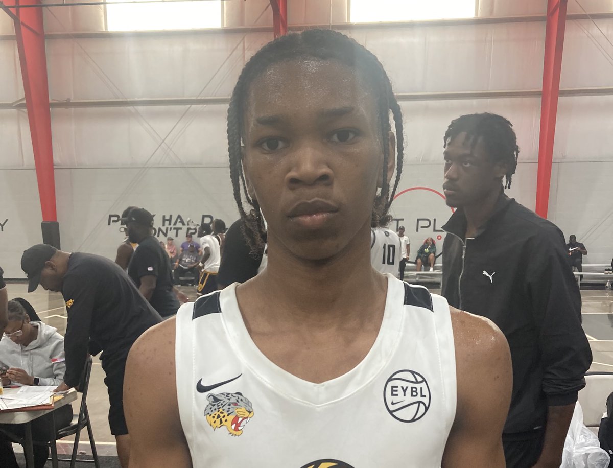 OntheRadarHoops's tweet photo. OTR Summer Jam

‘26 PG Addison Dyer deserves attention after his performance this morning.

He’s a quick, shifty guard who can boogie to the hole for a bucket. Double digit points today in a win.

📌 @AddisonDyer11 https://t.co/yVw2frvIep