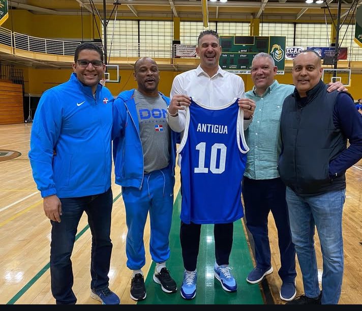Latino Association of Basketball Coaches (@labcbasketball) on Twitter photo Congrats to our friend <a href="/CoachOantigua/">Orlando Antigua</a> for being honored recently by <a href="/FedombalRD/">FederaciĂłn Dominicana De Baloncesto</a> for his impact on basketball in the DR. Congrats to our friend <a href="/CoachOantigua/">Orlando Antigua</a> for being honored recently by <a href="/FedombalRD/">FederaciĂłn Dominicana De Baloncesto</a> for his impact on basketball in the DR.