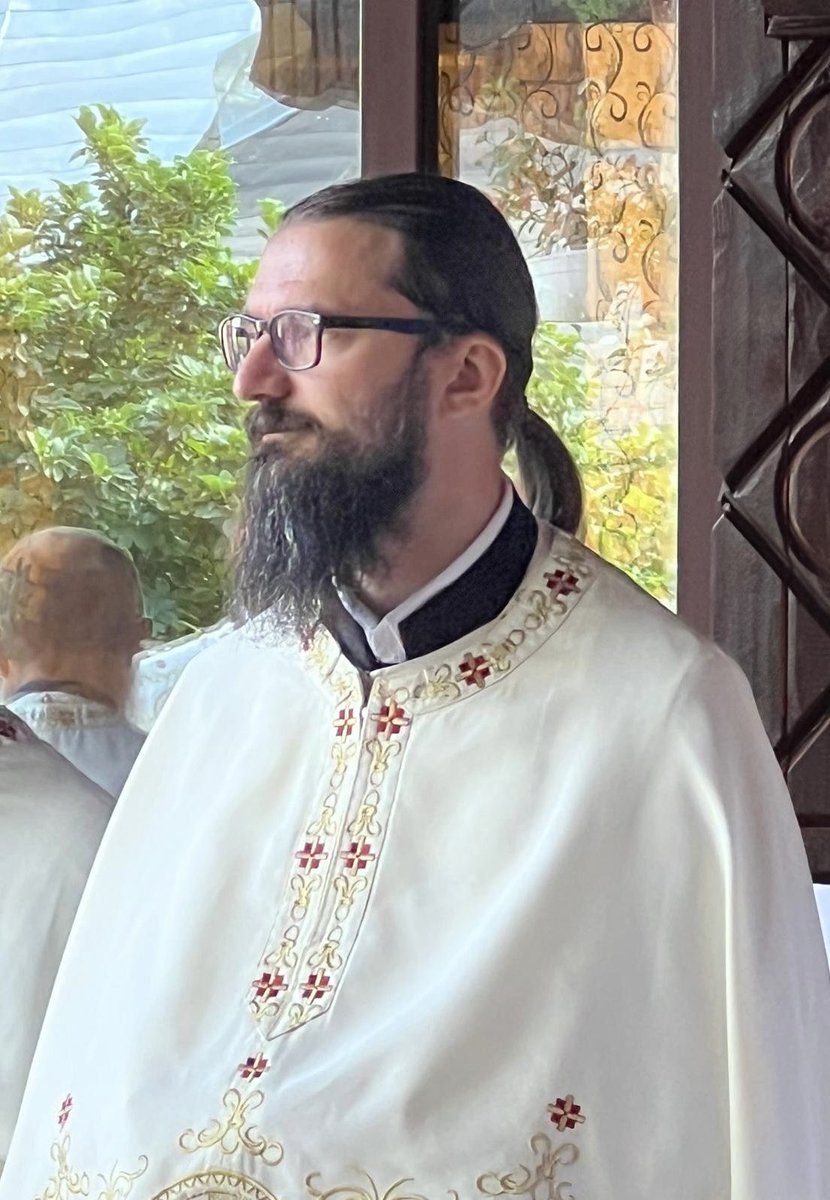 Christian brothers,

On this holy night we are all called, young and old, to put on a new garment. To take off the old man’s garment corrupted by desires and defilements, and to clothe ourselves with the garment of light, the garment of resurrection, the garment of joy.

Christ -