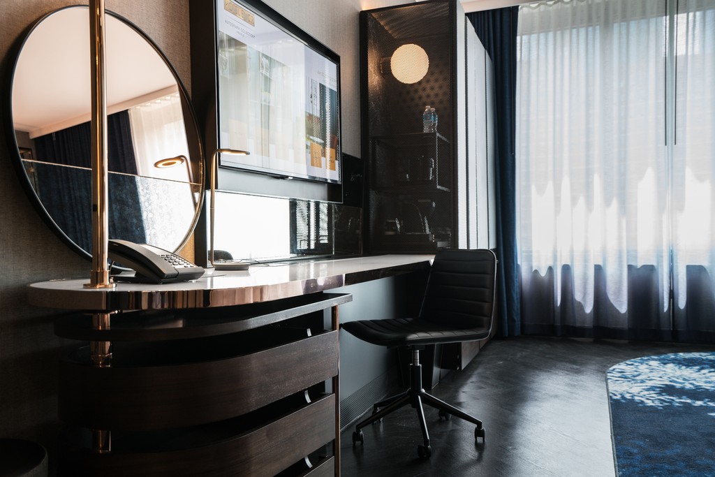 Hotel EMC2 tweet media