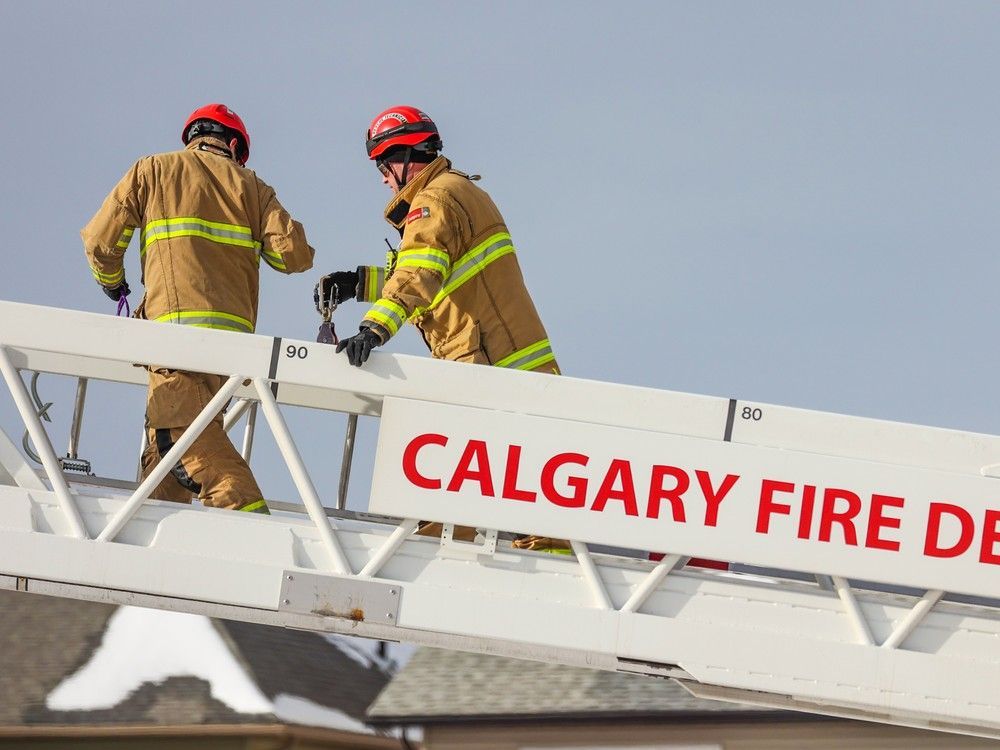 Lynnwood fire causes significant damage to home calgarysun.com/news/lynnwood-…
