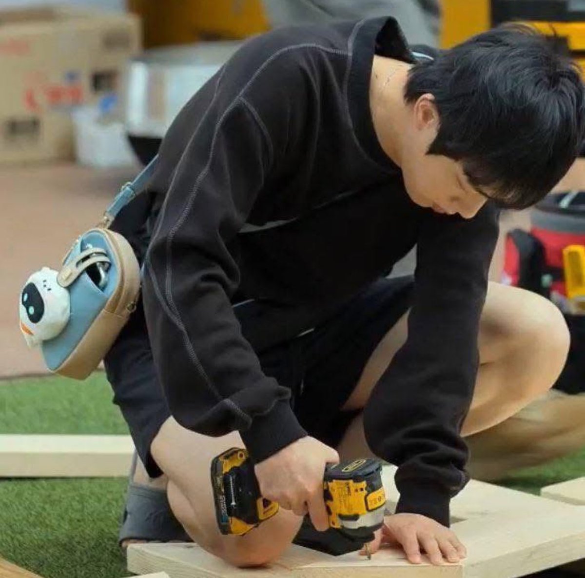 dfarchive's tweet image. 🔥MARCO POLO PHONE BAG USED BY BTS JIN🔥
‼️Price : ₱810 ONLY!‼️
Available colors:
- Black
- Sand Beige
- Cherry Wine
- Light Beige (closest color to Jin’s bag)💜
- Rose Pink
**Indian Blue is already sold out.🫠

💰50% dp required 
📩 dm to order