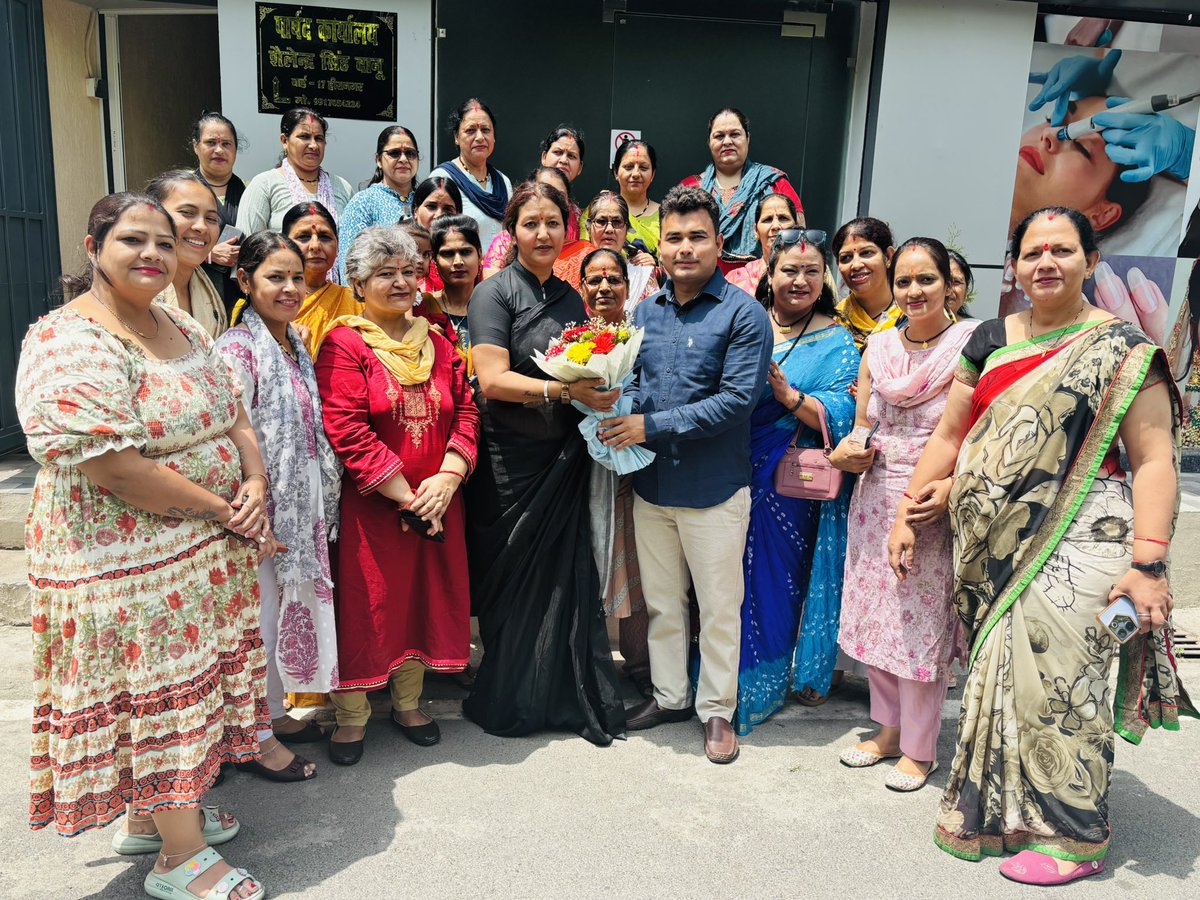 वार्ड हीरानगर में महिलाओं को स्वरोजगार से जोड़ने हेतु आज महिला उद्धमिता मंत्री रेनू अधिकारी जी का स्वागत कर बैठक की।