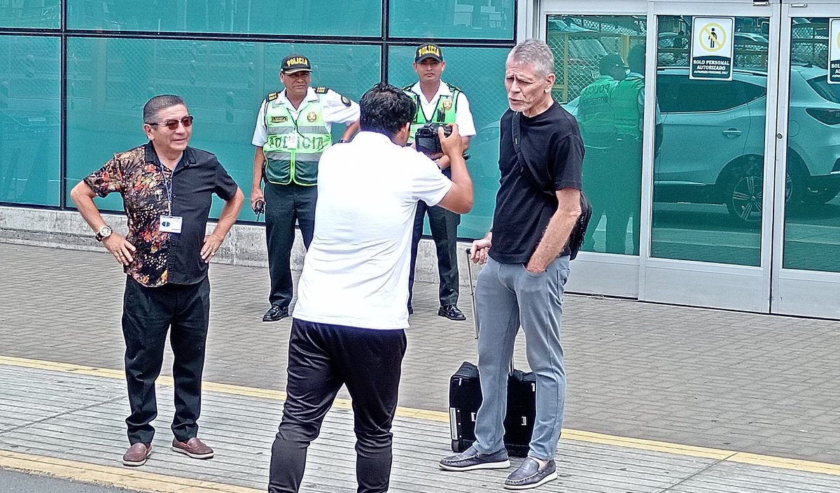 🇵🇪 El brasileño Paulo Autuori llegó al Perú para dirigir Sporting Cristal.

🎤 <a href="/Landivar_renato/">Renato Landivar Cano</a>
🎥 <a href="/raulchavezpa/">Raúl Chávez</a>