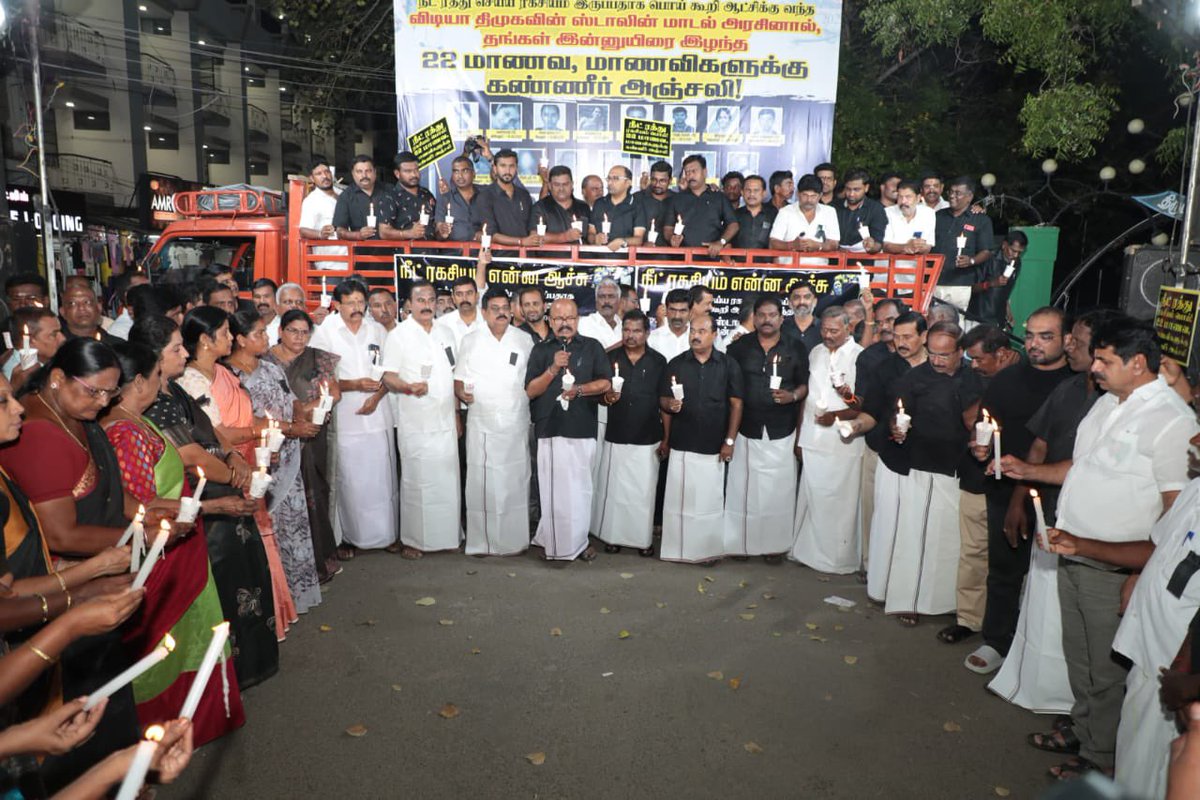 GunasekaranMLA's tweet photo. பொம்மை முதலமைச்சர் திரு.ஸ்டாலினும், திரு.உதயநிதி ஸ்டாலினும், NEET நுழைவுத் தேர்வை ஆட்சிக்கு வந்தவுடன் ஒரே கையெழுத்தில் தமிழ்நாட்டில் இருந்து ஒழித்துவிடுவோம் என்று பொய் வாக்குறுதி கூறி, 2021-ல் திமுக ஆட்சிக்கு வந்தது முதல் இன்றுவரை நீட் தேர்வு அச்சத்தால் தமிழ்நாட்டில் தங்களது https://t.co/7mfBjMlGzx