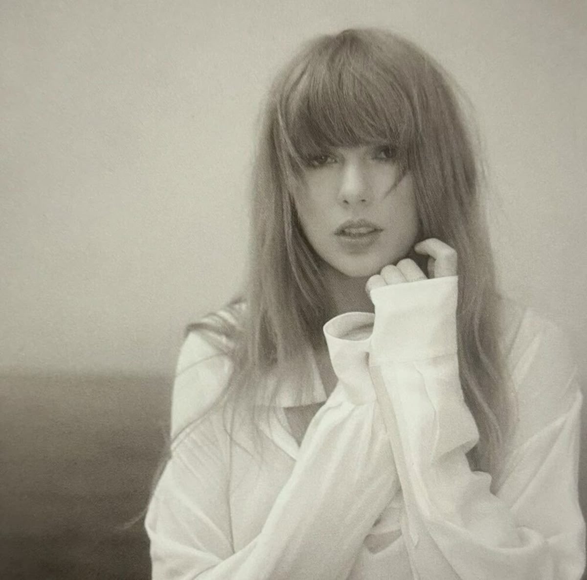 SwiftNewsDept's tweet photo. One year ago, April 19th 2024:

Taylor Swift released her eleventh studio album, The Tortured Poets Department along with the 2AM surprise double album, The Tortured Poets Department (The Anthology). https://t.co/7diWNGEcYT