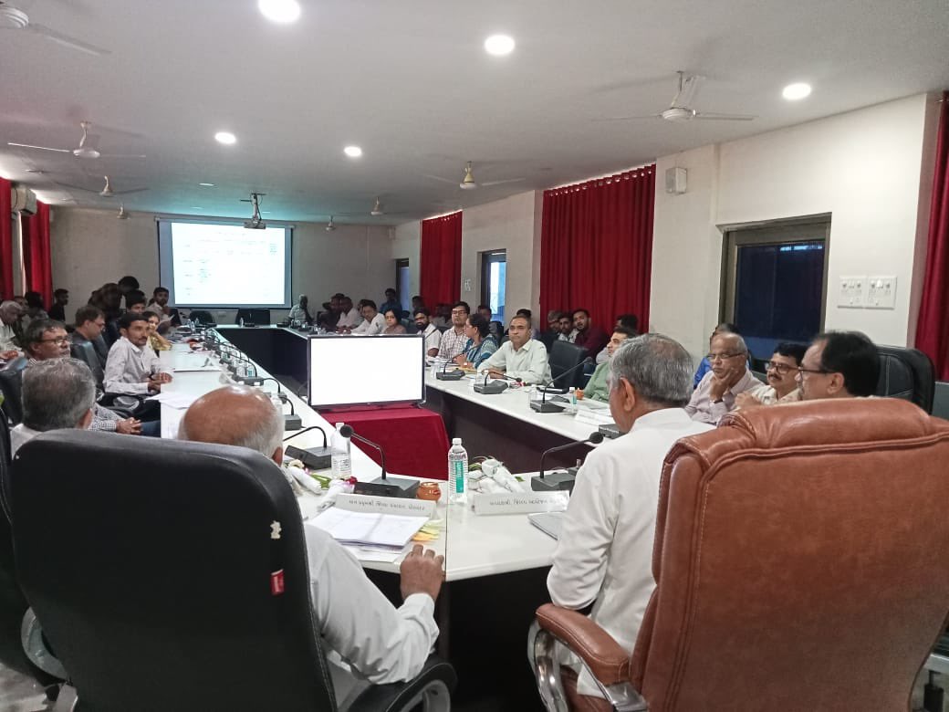 માનનીય પ્રભારી મંત્રીશ્રી કુંવરજીભાઈ બાવળીયાના અધ્યક્ષસ્થાને જિલ્લા આયોજન મંડળની બેઠક.

<a href="/CMOGuj/">CMO Gujarat</a> <a href="/kunvarjibavalia/">Kunvarji Bavaliya</a> <a href="/JayantiRavi/">Jayanti Ravi</a> <a href="/revenuegujarat/">Revenue Dep. Gujarat</a> <a href="/InfoGujarat/">Gujarat Information</a> <a href="/InfoPorbandar/">Info Porbandar GoG</a>