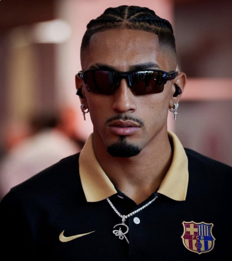 OficialSala12's tweet image. 34 gols e 24 assistências em 54 jogos na temporada.

O que o Raphinha tá fazendo é HISTÓRICO!