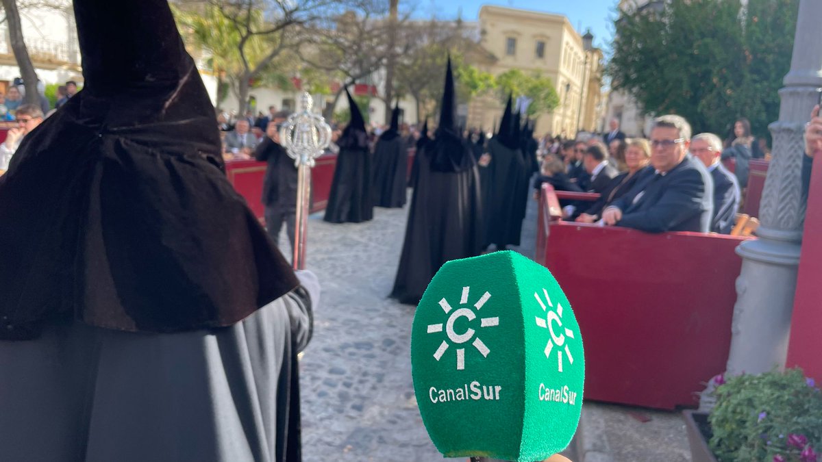 📻 ¡Estamos en directo!
Sigue el Sábado Santo de 2025 en Canal Sur Radio Jerez
📡 99.0 FM | 🔊 canalsur.es/radio_directo-…
#EstaciónDePenitencia #SSantaJerez25
