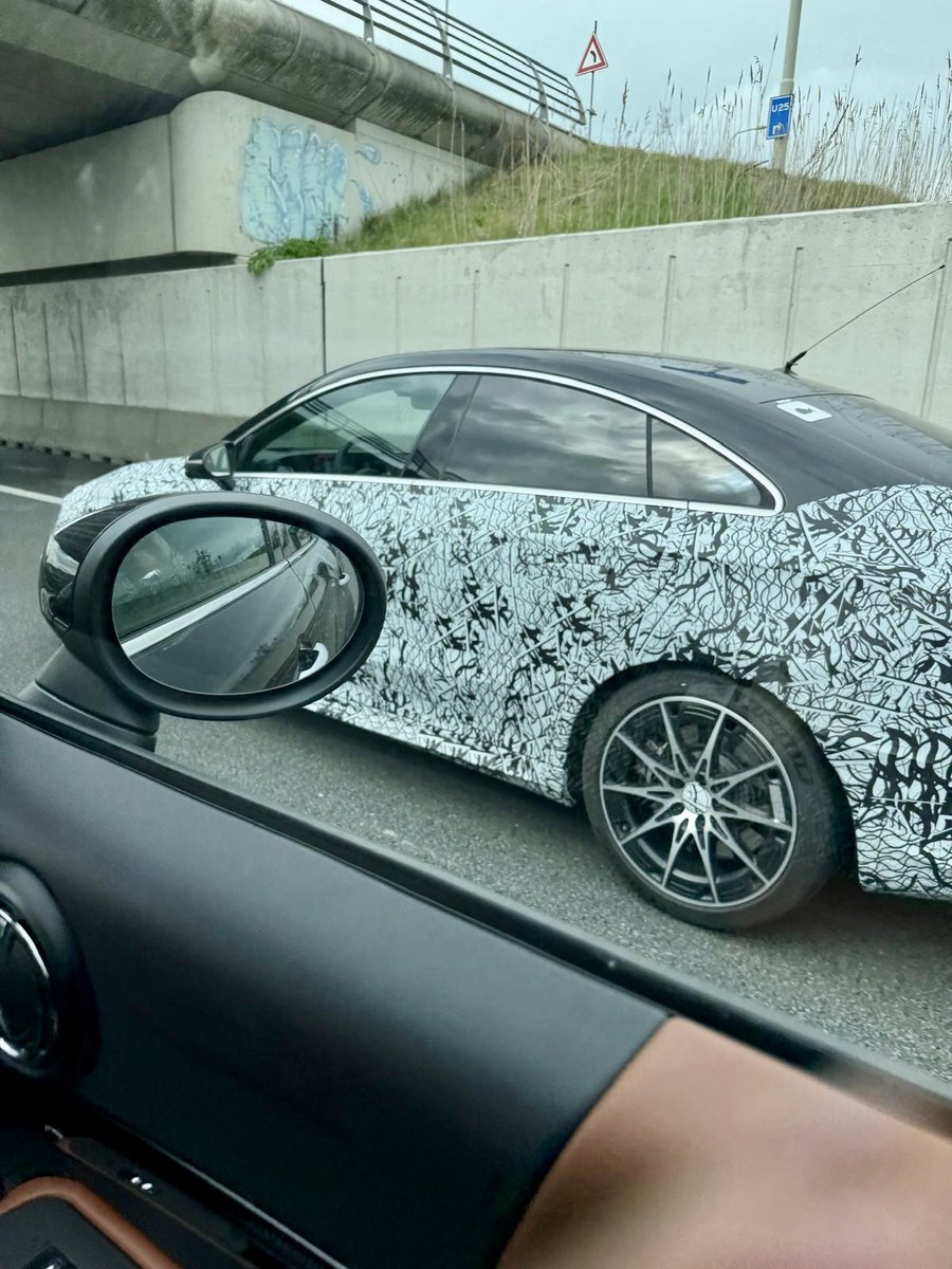 Egswrangler's tweet image. #autoweek, #autovisie welke auto rijdt hier?