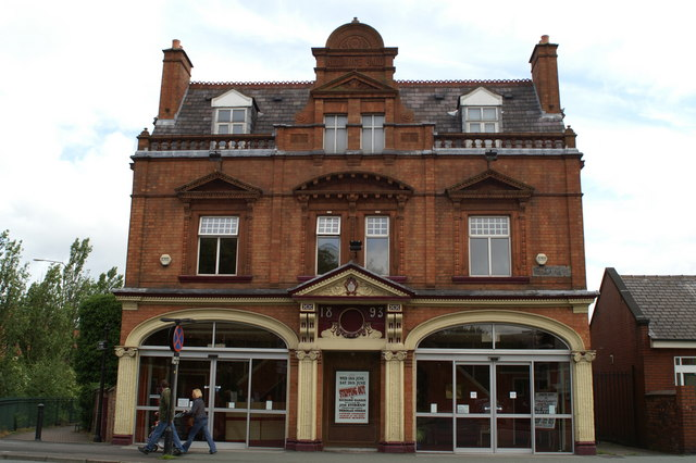 WiganHistory's tweet photo. Wigan Little Theatre was founded in 1943 as a voluntary organisation. In 2019, the theatre was given the Queen's Award for Voluntary Service and hosted a visit from King Charles III (The Prince of Wales at the time).

#WiganLittleTheatre #Charity #WiganLocalHistory #LocalHistory https://t.co/6yJTtPtI3P