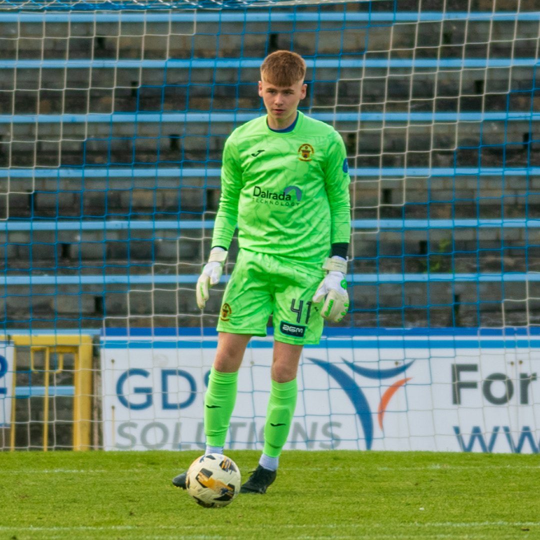transferscot's tweet photo. Player of the week goes to @Morton_FC goalkeeper Sam Murdoch. 

The youngster made his Morton debut away to Airdrie this afternoon after a loan spell at Port Glasgow Juniors. 

A clean sheet and an assist on his debut. https://t.co/iif8HjuAzR
