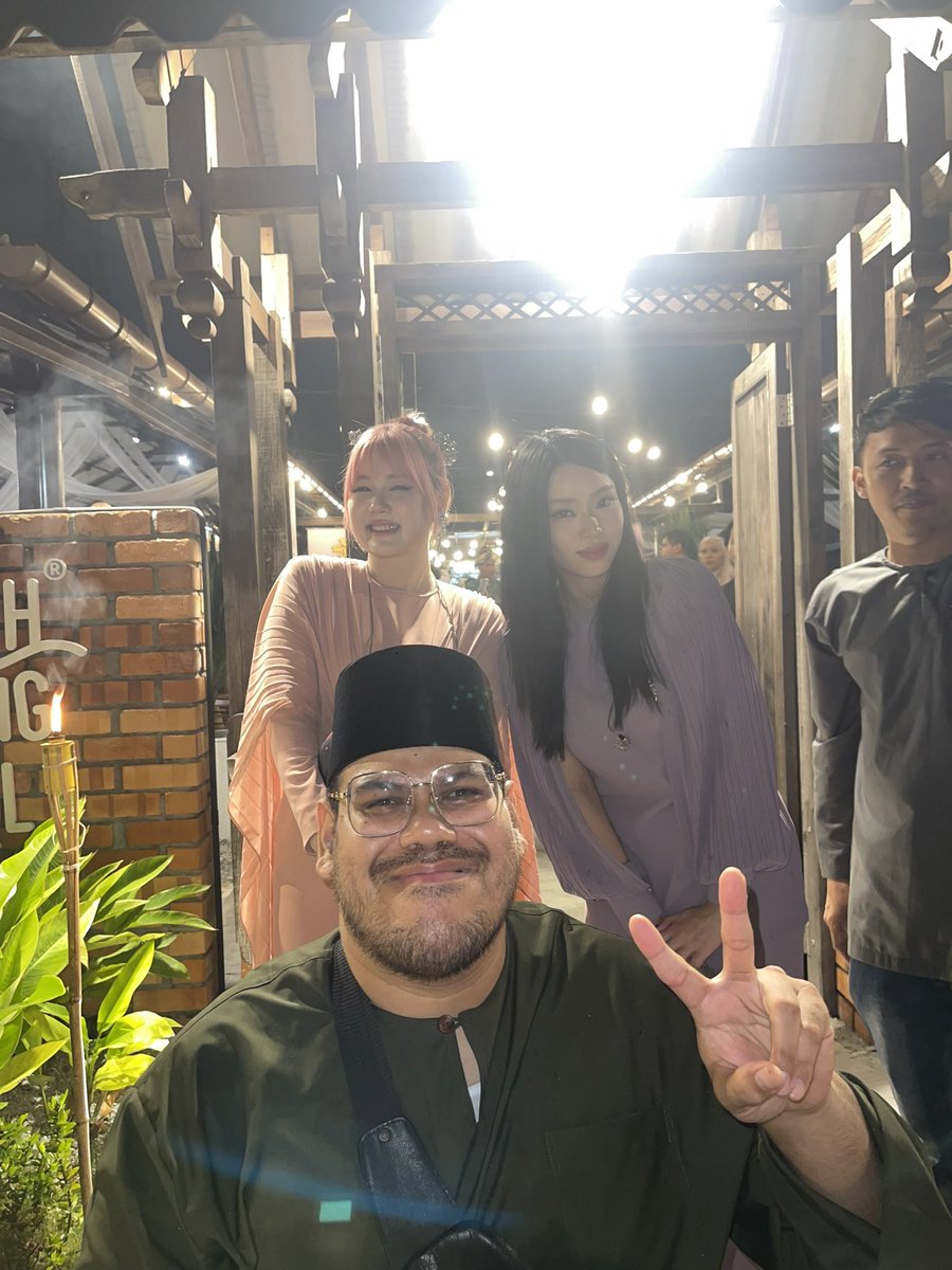3DdR3N's tweet photo. This is rare. One with #Tangel @babytabbypuff @bbyqngels 😊 https://t.co/F2iP3kJHos
