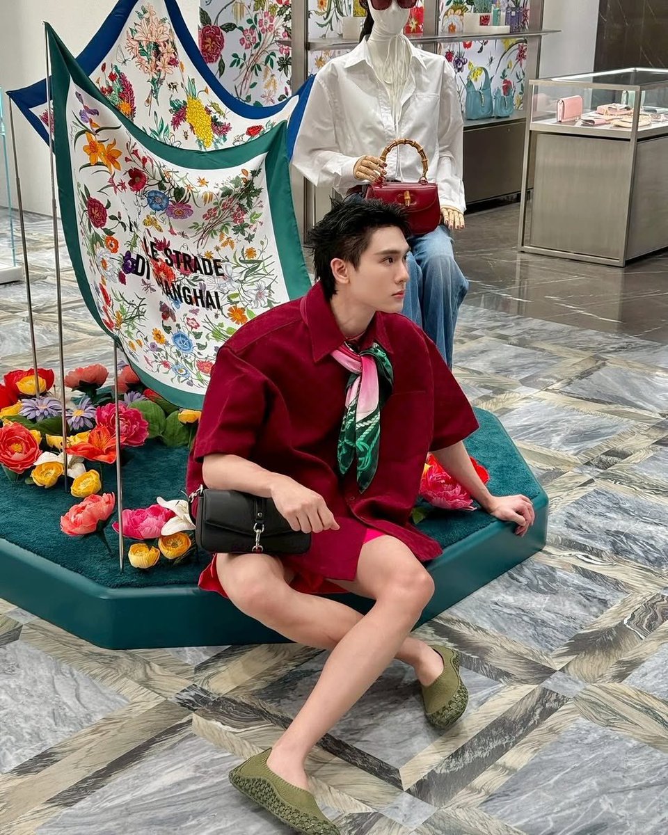 ก็บุ๊คสวย ถูกกฎหมายแล้วนี่เนอะะ คนสวยของมัมหมี🤏🏻🎀🩰💗  ถูกใจชาวพิ้งเลิ้บเว่อมาก เกงขาสั้นชมพู ผ้าสีชมพู น้องบุ๊คแก้มชมพู  

 #guccitheartofsilk <a href="/gucci/">gucci</a> 
#gucciss25 #kasibook <a href="/kasibook/">กษิบ๊อง (ปลูกผลเขือเทศ)</a>