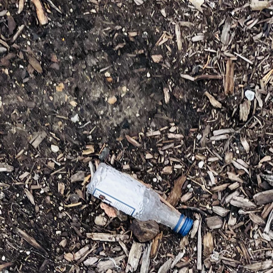 WorkforceJames's tweet photo. 3,000-day #litterchallenge Day 2,054: Aren’t we head over heels most of the time? Even so, I’m head over heels when I see people picking up litter.

 Pickup: #MiniBottle

🌎🚮🗑️🐶😎✋💚 x68
#AtLeastOneaDay #OreotheDog https://t.co/QTpaajvwRM