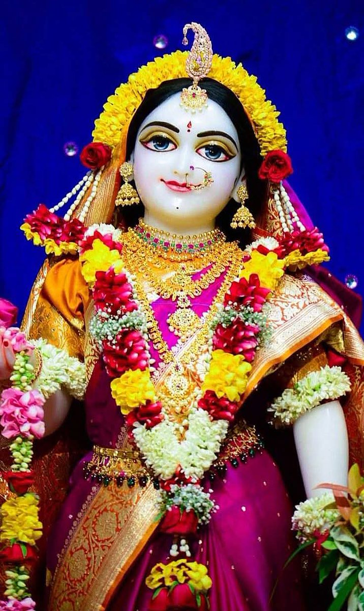 राधा रानी का नाम लेना चाहिए
राधे राधे 🙏