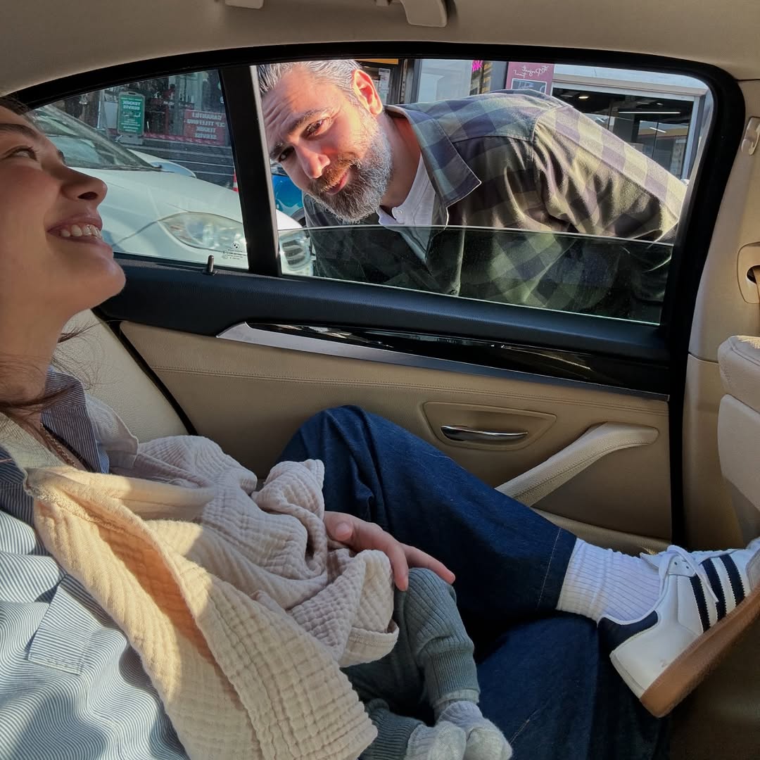 Setmaniayeni's tweet photo. SEN BENİM REHBERİMSİN"
📌Oğlu Aziz'i geçen haftalarda dünyaya getiren Neslihan Atagül(32), 43 yaşına giren eşi Kadir Doğulu'nun doğum gününü kutladı: https://t.co/TTF1xKELqz