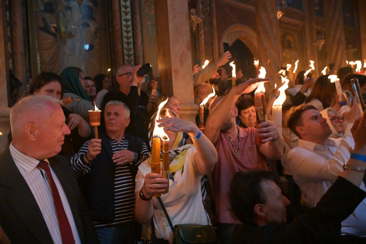 IsraelinPanama's tweet image. Cristianos celebran la centenaria ceremonia del Fuego Santo en la Iglesia del Santo Sepulcro de Jerusalén.
Israel es coexistencia.