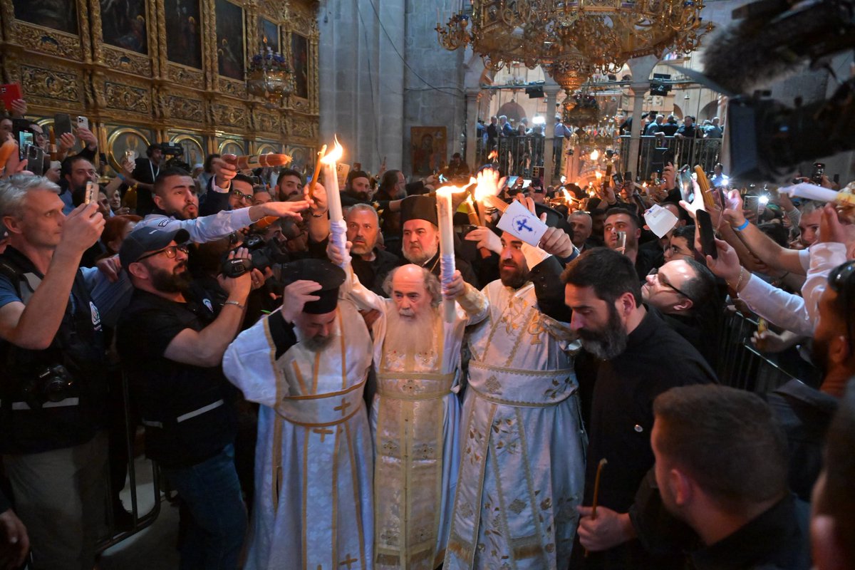 IsraelinPanama's tweet image. Cristianos celebran la centenaria ceremonia del Fuego Santo en la Iglesia del Santo Sepulcro de Jerusalén.
Israel es coexistencia.
