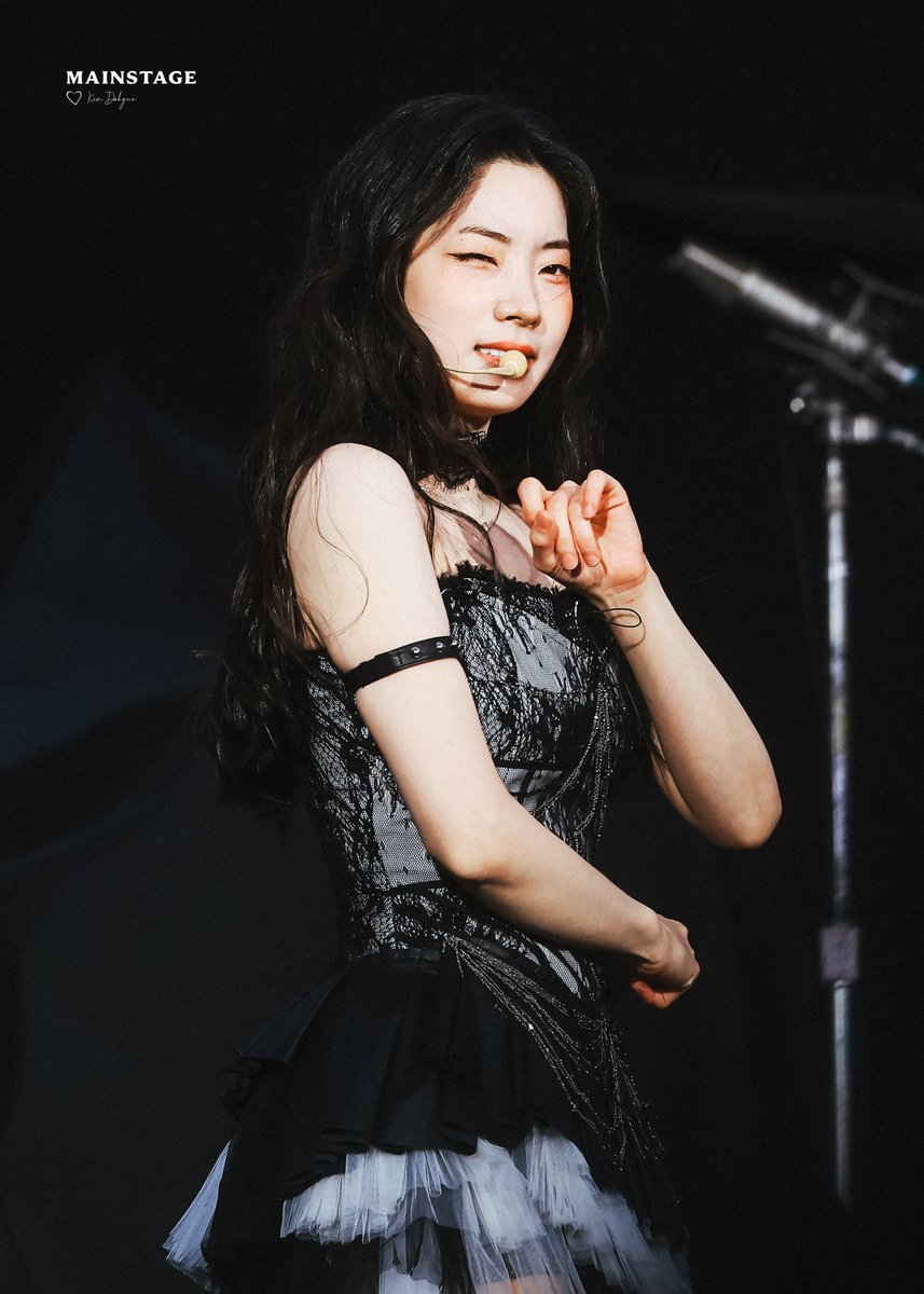 250416 Coldplay 😎
#DAHYUN #다현 #ダヒョン #트와이스 #TWICE
<a href="/JYPETWICE/">TWICE</a>