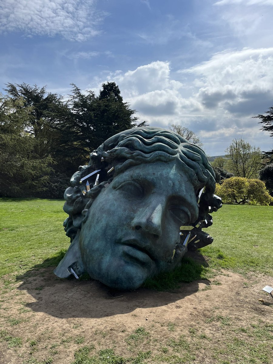 Jess_LBK's tweet image. Me and @hmlyoungphysio hung out at Yorkshire sculpture park today 😍. Think I’m going to bring my year 11’s here next year 😍