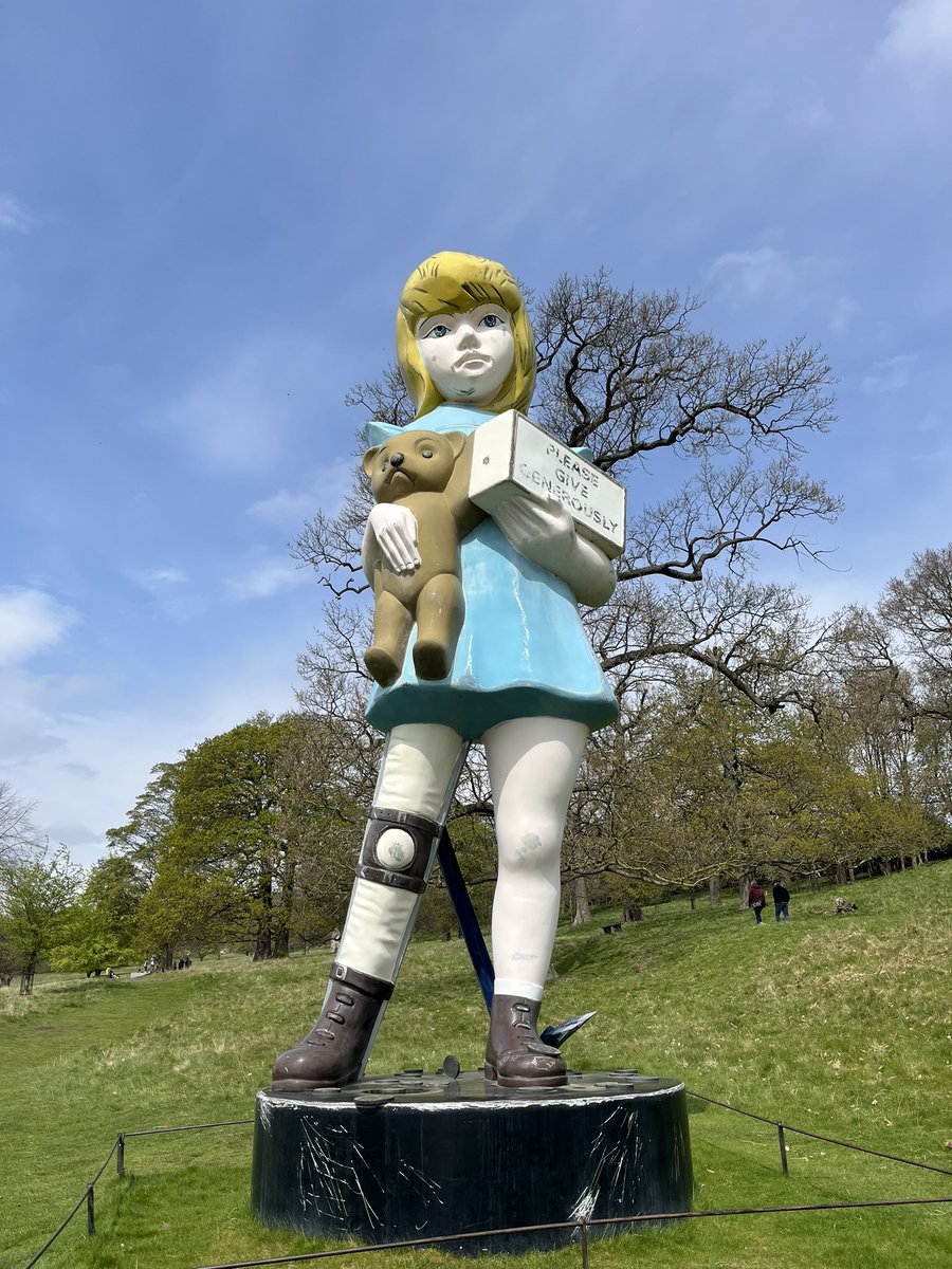 Jess_LBK's tweet image. Me and @hmlyoungphysio hung out at Yorkshire sculpture park today 😍. Think I’m going to bring my year 11’s here next year 😍