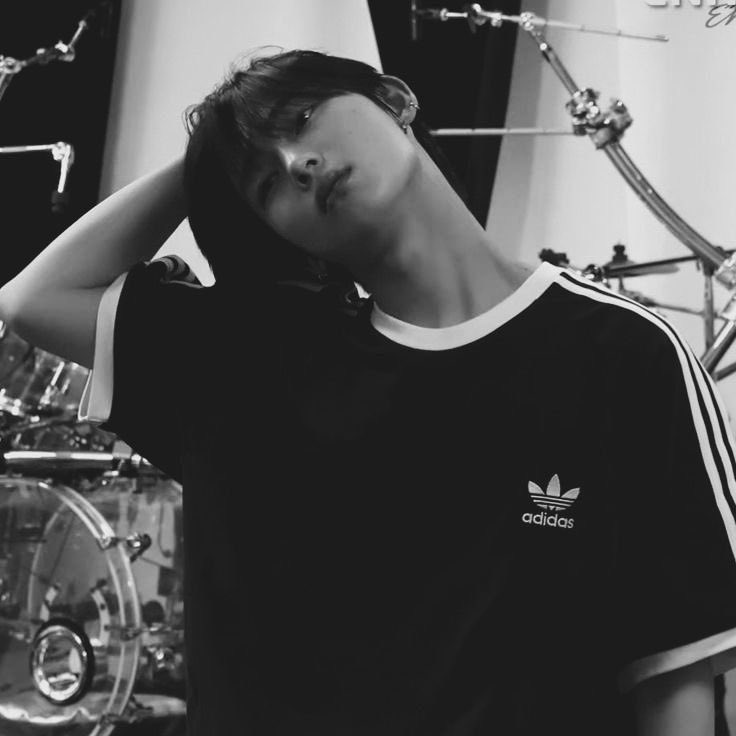 CraftsbyHayi's tweet photo. [ restarting ]  

hii , I’m mocha🍫
 — she/her, capri, m!nor 
— not new to #kpoptwt &amp; #stantwt 
— multi ; mostly enhy &amp; svt 
— lf interactive moots  
— all fandoms are welcome🍫
— visit > https://t.co/zVBv5ZRzpC  
 /)/) 
( . .) 
( づ♡ / ↺ is highly appreciated, thankyou! https://t.co/D6VsAWhuKu