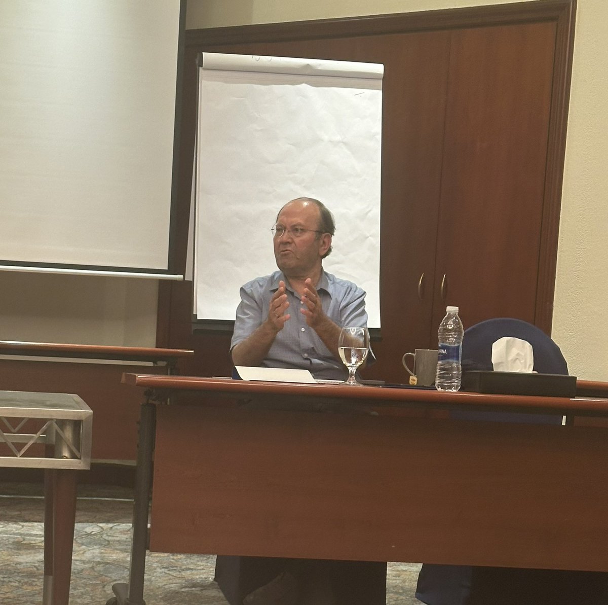 Mümin cennetten iz taşıyan kişidir.

Yusuf Kaplan