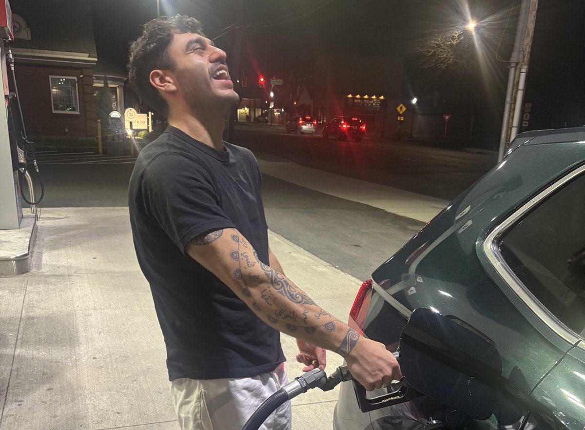 Who am I filling up with my premium gasolina