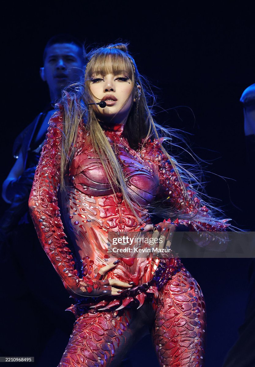 lalaluvlalisa's tweet photo. ‘LISA’ dominates the #Coachella2025 conversation with over 10 million posts! *

Top trending tags:
#LISACHELLA &amp; ‘LISA’ — 8M+ *
THAICONIC LISA COACHELLA — 4.5M
ROCKSTAR LISA COACHELLA — 1.5M+ * 
#LISA — 2M+ *

* Still counting. https://t.co/QeNlmbJyXZ