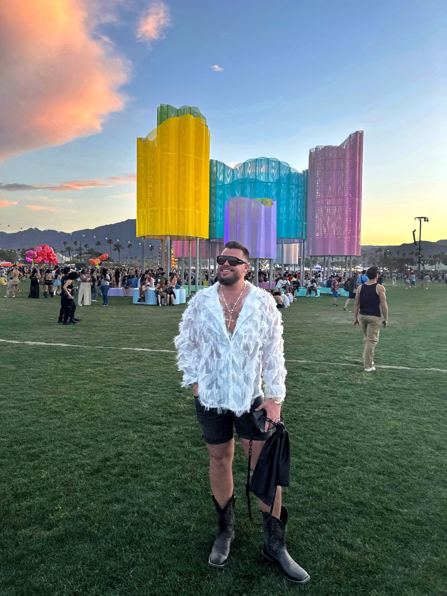 srduval13's tweet photo. Coachella Day 1 https://t.co/cPPvAWB8Qp