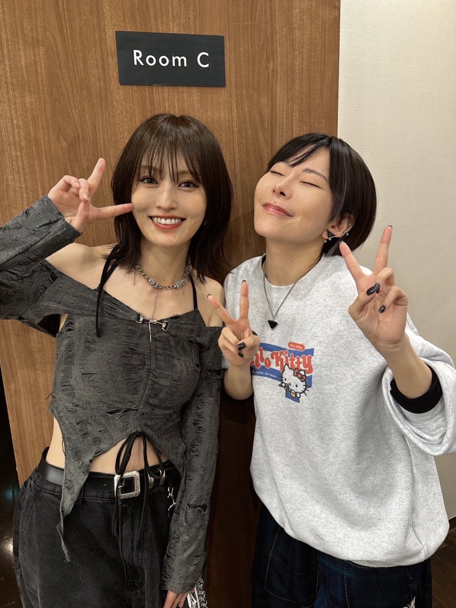 整番500台でも結構前へ行けたっす😃

ポルカ雫さん、声帯リハビリ中ってホントなの😵
何であんなに声出るん？

彩ちゃんは正直えろかった〜💓
衣装もだけど、『feel the night』、『木天蓼』等🫣

近くの女子達も「エロい❣️」って

当然歌声にも酔ったとさ🥹

#山本彩 
#ポルカドットスティングレイ