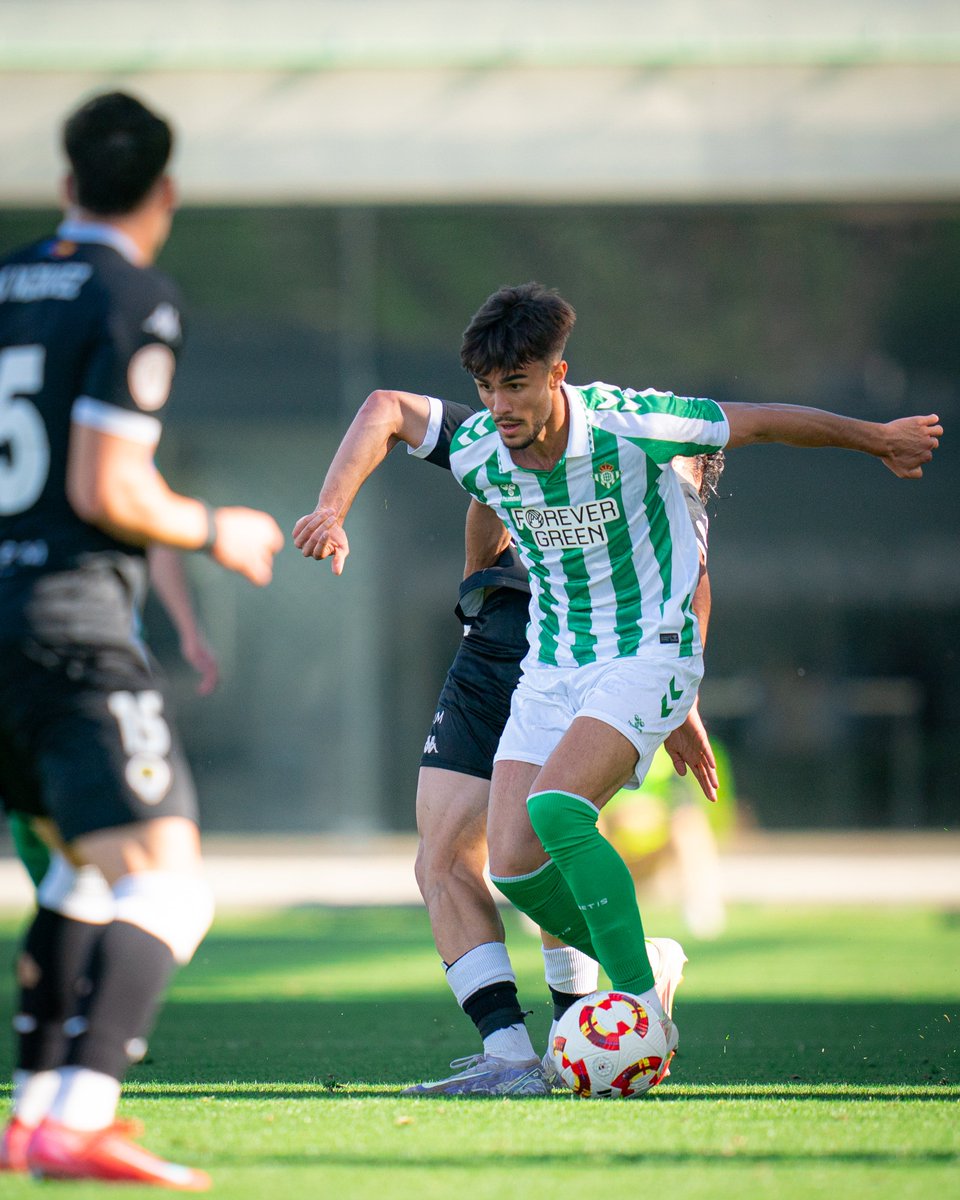 RBetisCantera's tweet image. 46&apos; ⏱️⚽ ¡Comienza la segunda parte! ▶️
️
1️⃣ #BetisDeportivo 💚🤍
1️⃣ Hércules CF 🔵⚪

#CanteraBetis