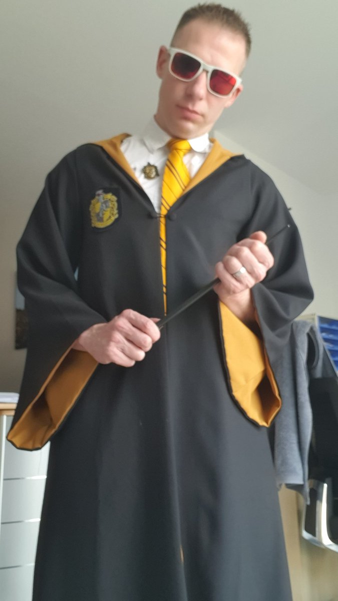 Mögen die Spiele beginnen :)

#HarryPotter #hufflepuff #homeparty