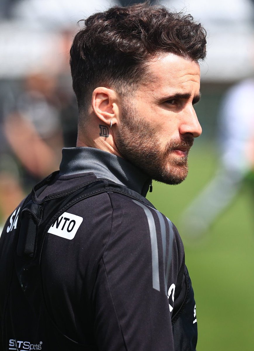 Ablacimm rafa Silva Diyorum...

Rafa Silva bu sezon Beşiktaş formasıyla 15 gol 10 asiste ulaştı. Skorer.

#rafasilva #goztepe #besiktasinmacivar