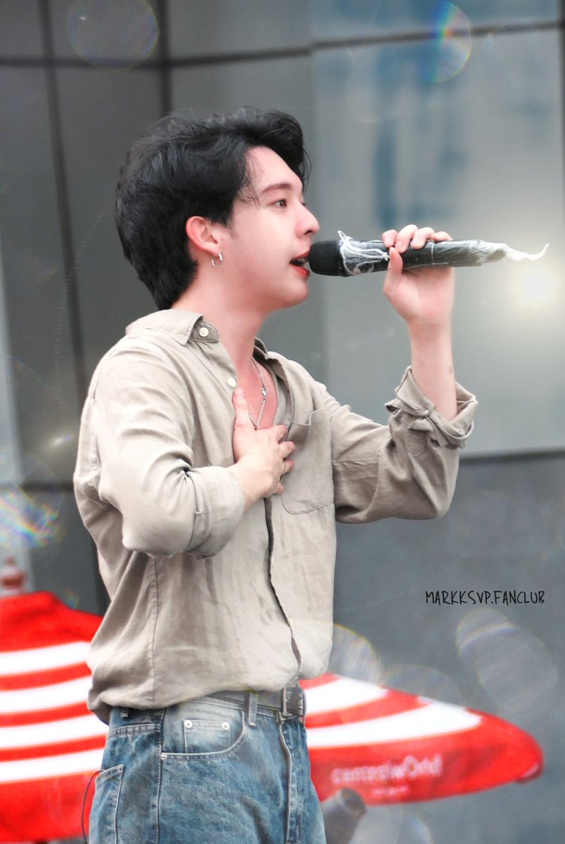 Marksvpfanclub's tweet photo. ✨ FWD Music Live Fest 4 🎶💦

꒰♡꒱  ~  #marksvp | @markssvp  ~  ꒰♡꒱

ขอบคุณทางงาน @FwdThailand
ที่ให้โอกาสวง @foolstepband ได้ไปร่วมงาน หวังว่าปีหน้าจะได้มาร่วมงานอีกนะคะ
#FoolStep #มาร์คfoolstep 
#มาร์คยืนหนึ่ง #Fools #ชาวcupid🏹🖤

#FWDMusicLiveFest https://t.co/4M9zb9Fcr4