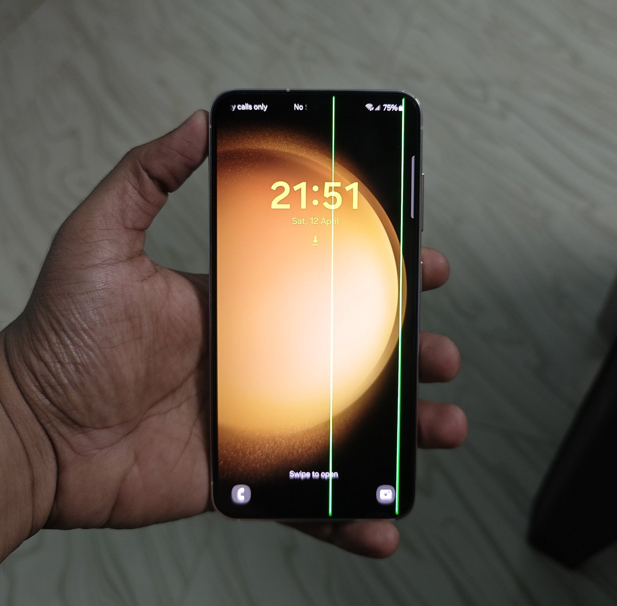 ShreeRaman3's tweet photo. After the latest update, my Galaxy S23 got a green line on the display. Service center is asking ₹15K to fix a problem caused by your software. @SamsungIndia, fix this or I’m heading to Consumer Court. #GreenLineIssue #samsunggalaxywearables #GalaxyS23 https://t.co/7co5CziKhp
