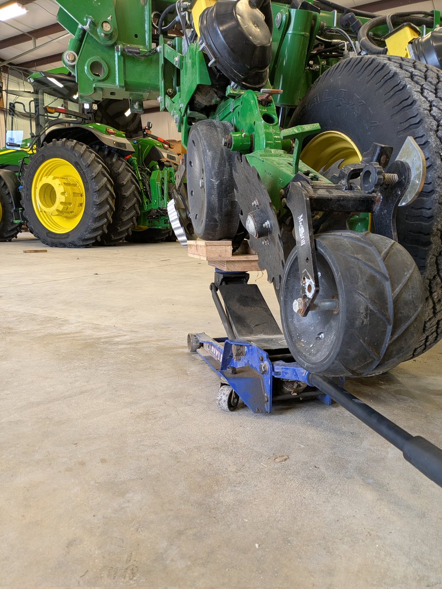 Can anyone give me tips on how to set these martins and 2nd stage closer? New to us planter and I have to be doing something wrong.