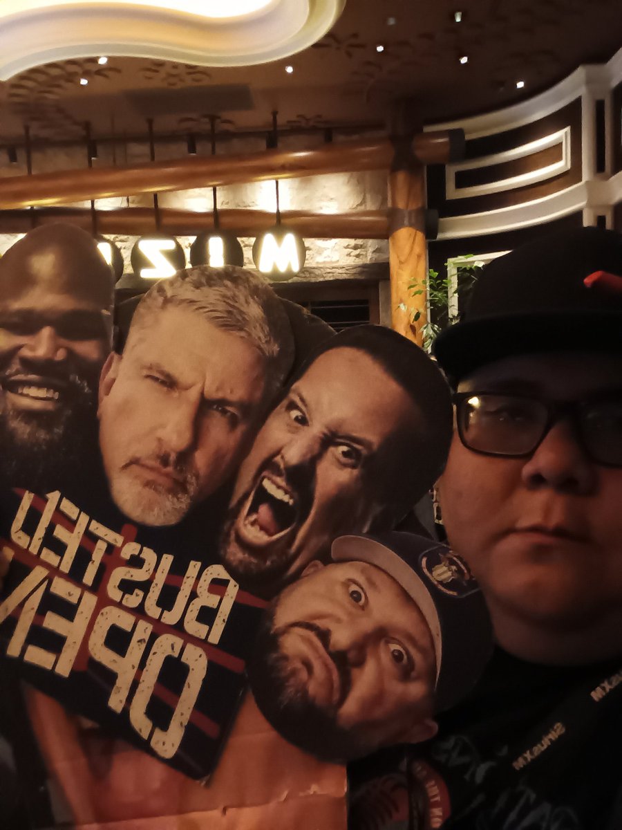Mr_BrokenSN85's tweet photo. Waiting In Line For The #BustedOpenParty With My Hydra And #LaGrecaHead
#BustedOpenNation
#NewMexicoChapter
#NavajoNationChapter
#NationsCornerCrüe
@BustedOpenRadio @NationsCorner @_denisesalcedo @bullyray5150 @davidlagreca1 @THETOMMYDREAMER @TheMarkHenry @thunderrosa22 https://t.co/eBEvRwNOmA