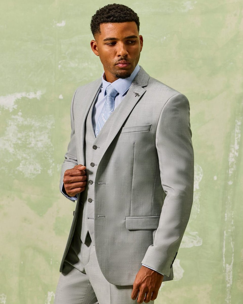 Tailoring with Ted Baker 👔 Think tones of light grey and baby blue's for your spring colour palette, keeping formalwear simplified!

Shop spring essentials 🔗 frasers.visitlink.me/kFaVxA 

#LifeStyledByFRASERS #TedBaker #Spring