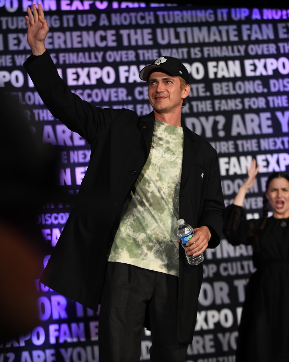 fanexpodenver's tweet photo. Happy birthday to Hayden Christensen 💫 From Attack of the Clones to Obi-Wan Kenobi, his legacy in a galaxy far, far away continues to leave its mark. Here’s to the Jedi, the villain, the icon. Drop your birthday wishes and favorite Hayden memories in the comments 💜 https://t.co/m46RwFhJrX