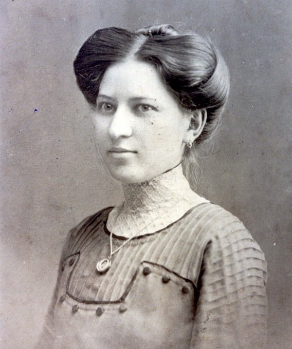 19 April 1886 | A Hungarian Jewish woman, Anna Izsak (née Szekely), was born. 

In June 1944 she was deported to #Auschwitz and murdered in a gas chamber.