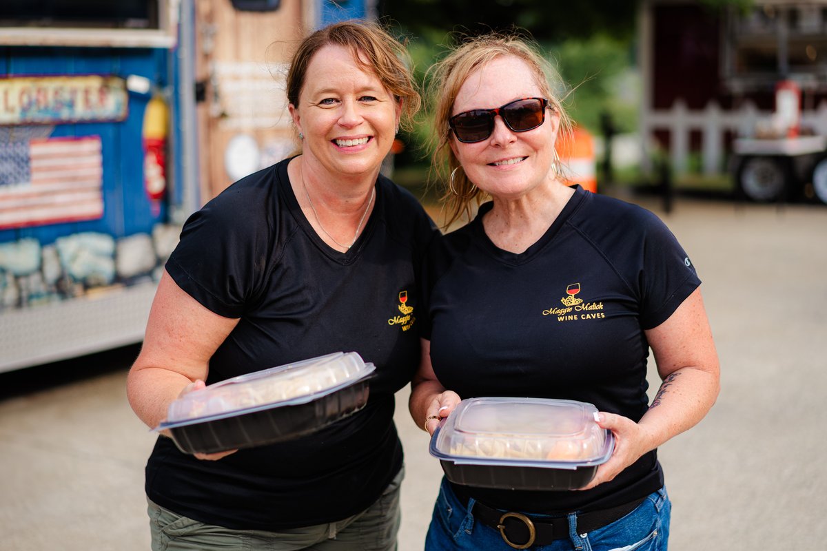 FordsOnTheRoad's tweet photo. Sunshine, springtime, and delicious features 🦀

Be sure to book us for corporate catering, birthday parties, and holiday events!
--
To see our menu, please visit: https://t.co/urC3QwpqNz

📧 ana@fordsfishshack.com to book @fordsOTR for your next event! https://t.co/bZj1Gtz0d9