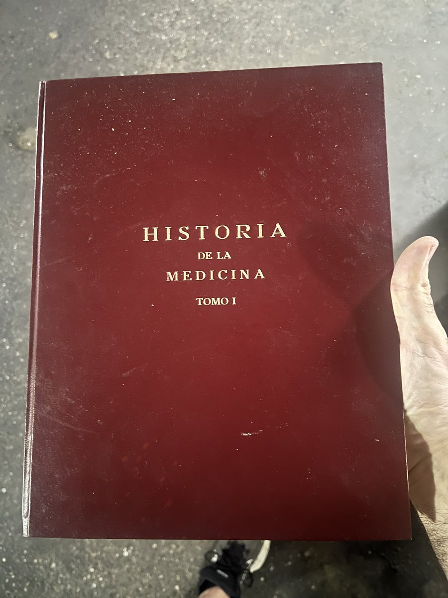 Abujirji's tweet photo. Amigos de Xzuela,recurro a ustedes porque un amigo está vendiendo (a un precio súper pírrico) una cantidad de Libros que a mi parecer superan los 600.

Si están en Caracas y conocen a alguien que los desee porfavor escríbanme por DM

Otra cosa,RT Masivo Please🥺✨ https://t.co/ElYlcYBQW3